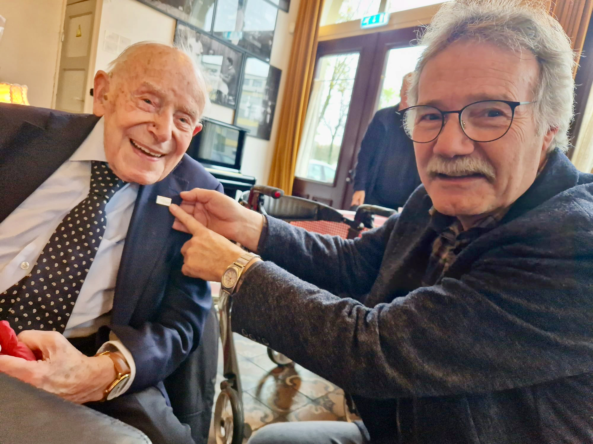 Jacques Röder Verscheurd door oorlog - Razzia Monument Rotterdam